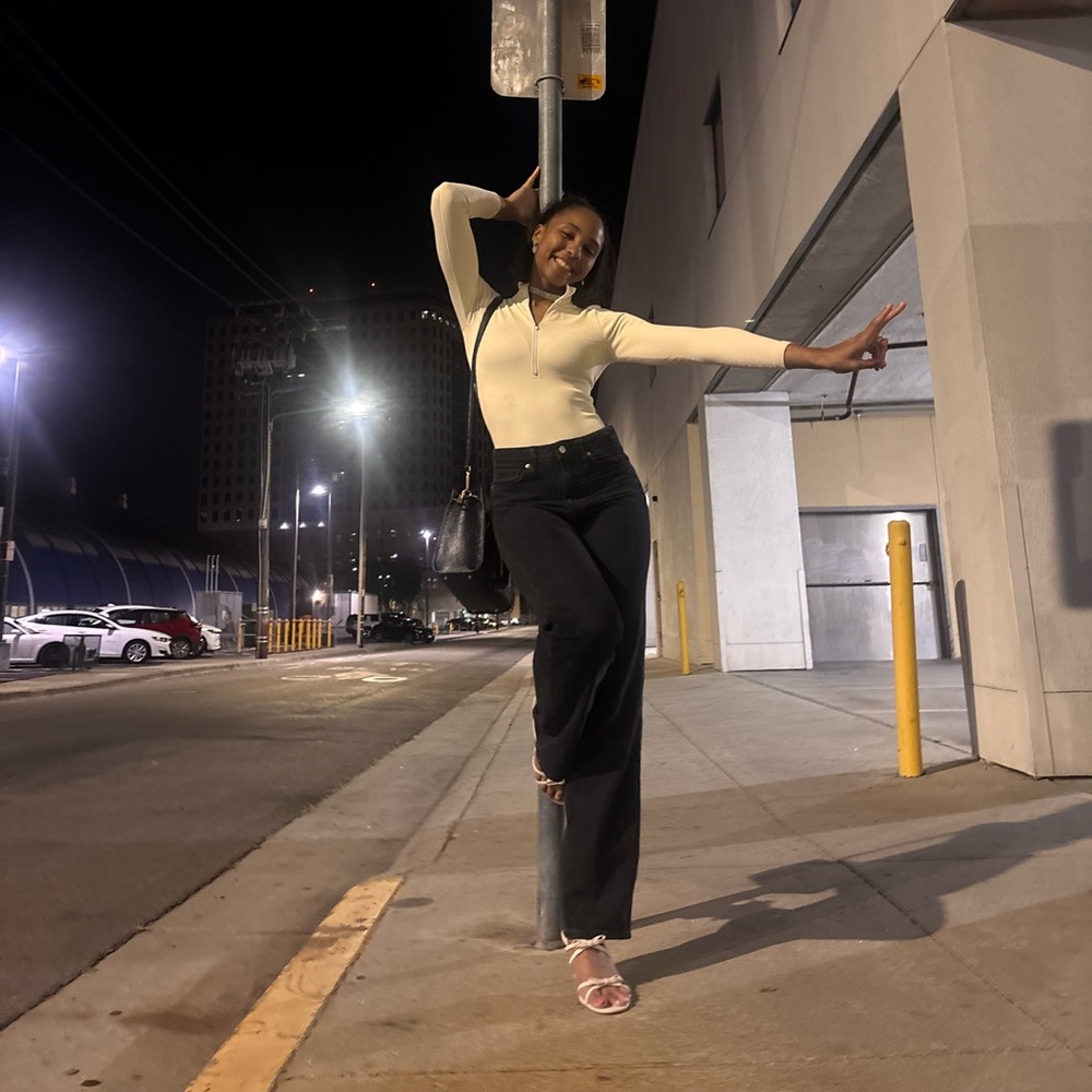 Meet your Posher, Deja.